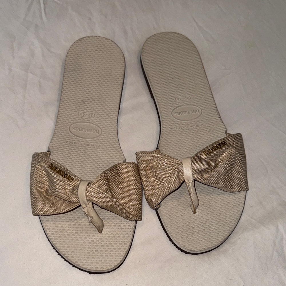 Havaianas Women’s Gold Bow Slide Sandals